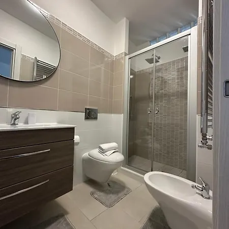 Beautiful With Swimming Pool אולביה