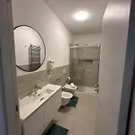 Beautiful With Swimming Pool דירה *