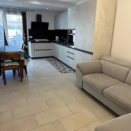 Beautiful With Swimming Pool Апартаменты *