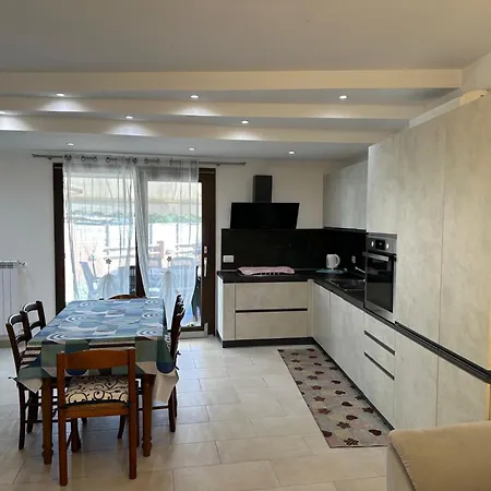 Beautiful With Swimming Pool * אולביה